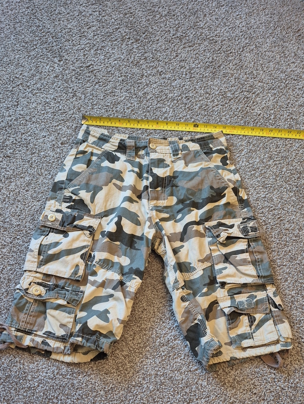 Smoke Rise Camo Tie Hem Cargo Shorts Mens Size 28(not 30 as tagged)